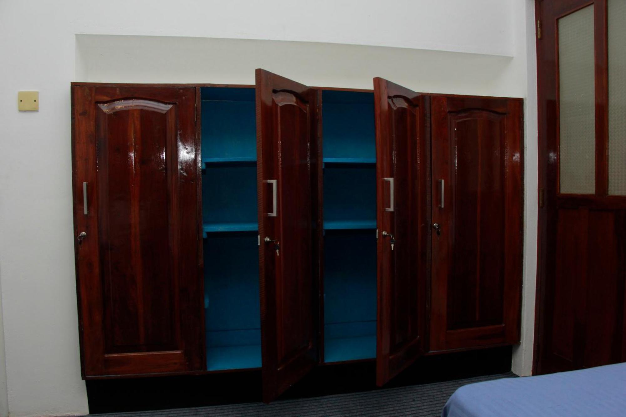 Traveler'S Haven Hostel At Colombo Intl Airport Катунаяка Экстерьер фото