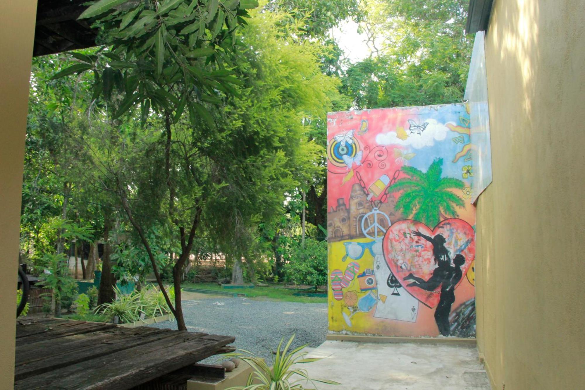 Traveler'S Haven Hostel At Colombo Intl Airport Катунаяка Экстерьер фото