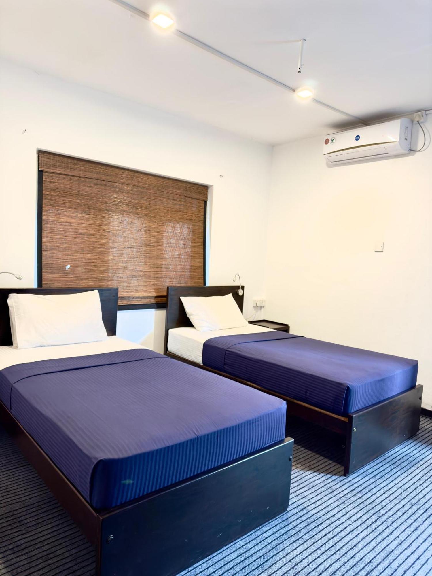 Traveler'S Haven Hostel At Colombo Intl Airport Катунаяка Экстерьер фото