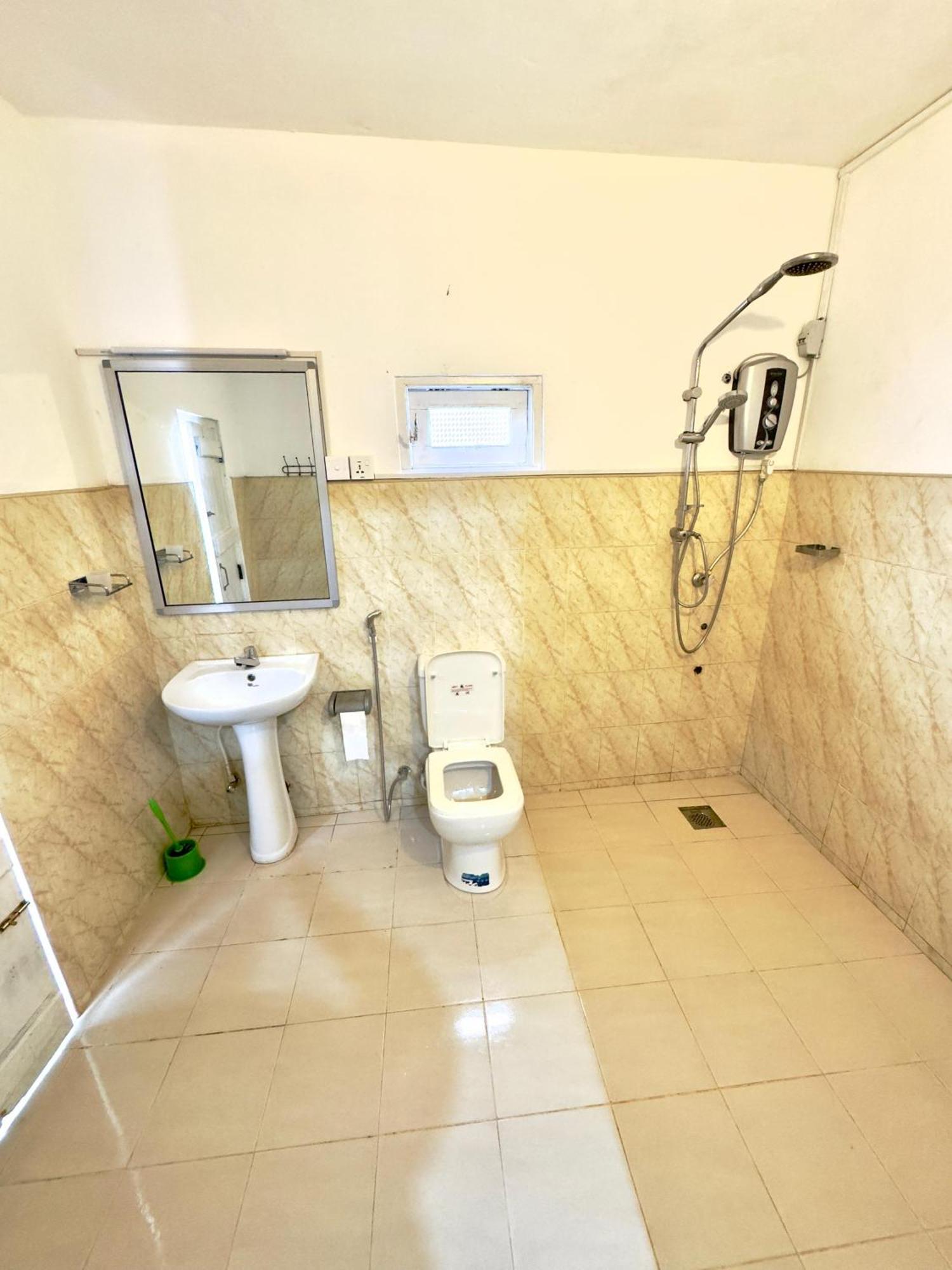 Traveler'S Haven Hostel At Colombo Intl Airport Катунаяка Экстерьер фото