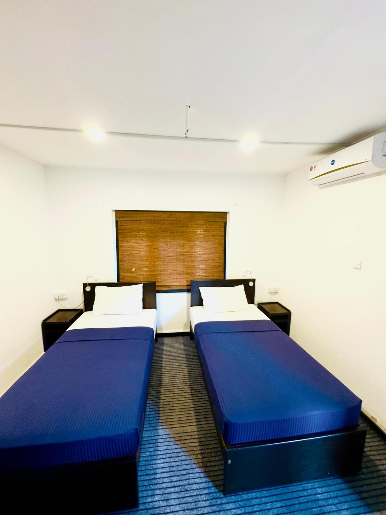 Traveler'S Haven Hostel At Colombo Intl Airport Катунаяка Экстерьер фото