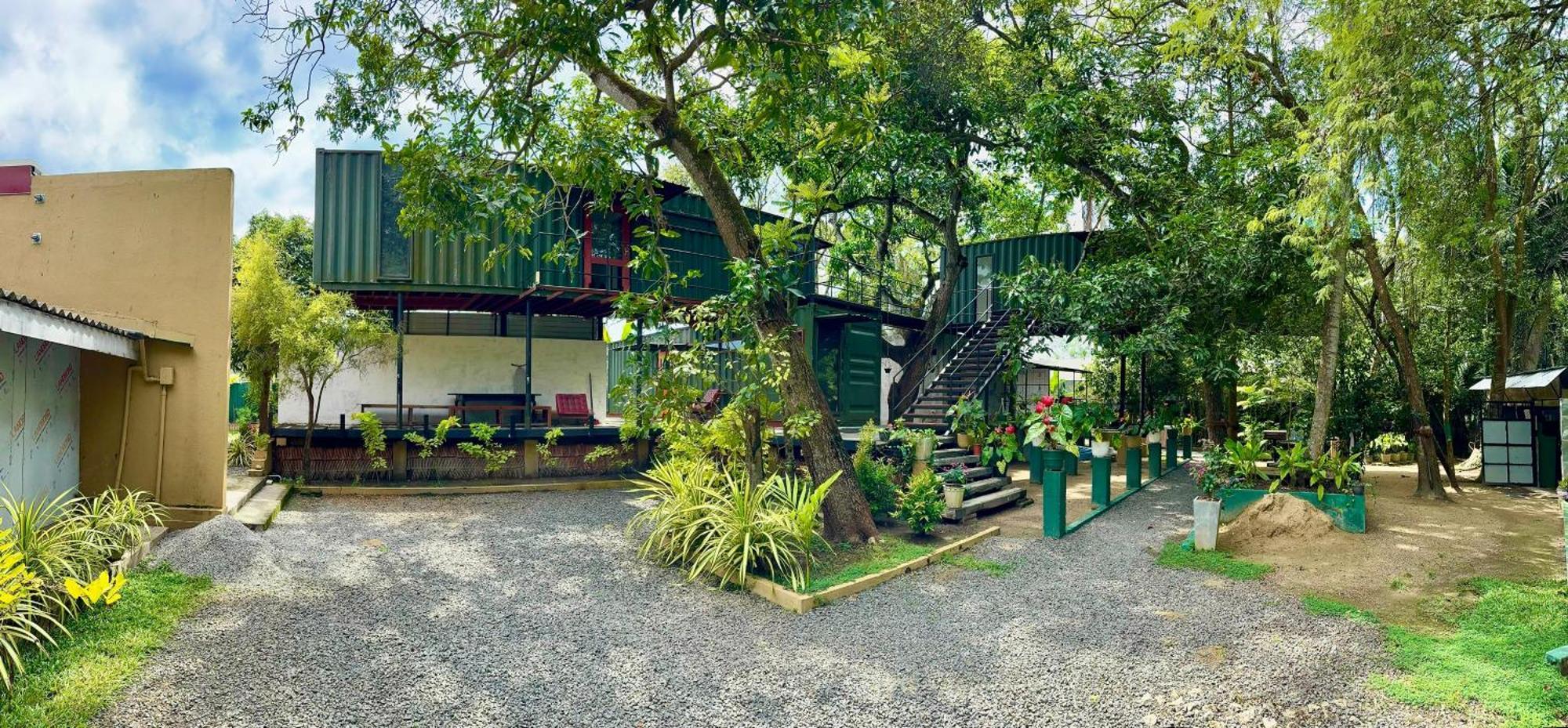 Traveler'S Haven Hostel At Colombo Intl Airport Катунаяка Экстерьер фото